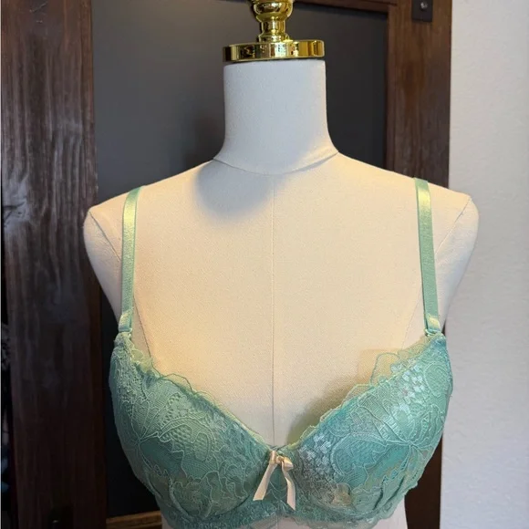 Elegant Lace Underwire Bra - Mint Green - Picture 1 of 3